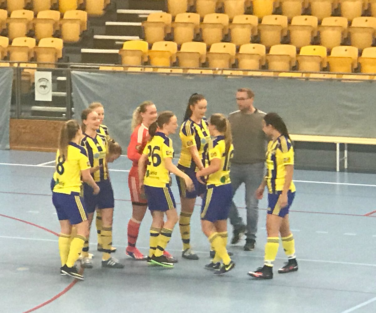EskilsminneIF's tweet photo. Hm #dam Behärskad glädje när Eskils yngre vinner finalen med 2-1. Avgörande mål av Emma Andersen. https://t.co/6ukMtj3aG8