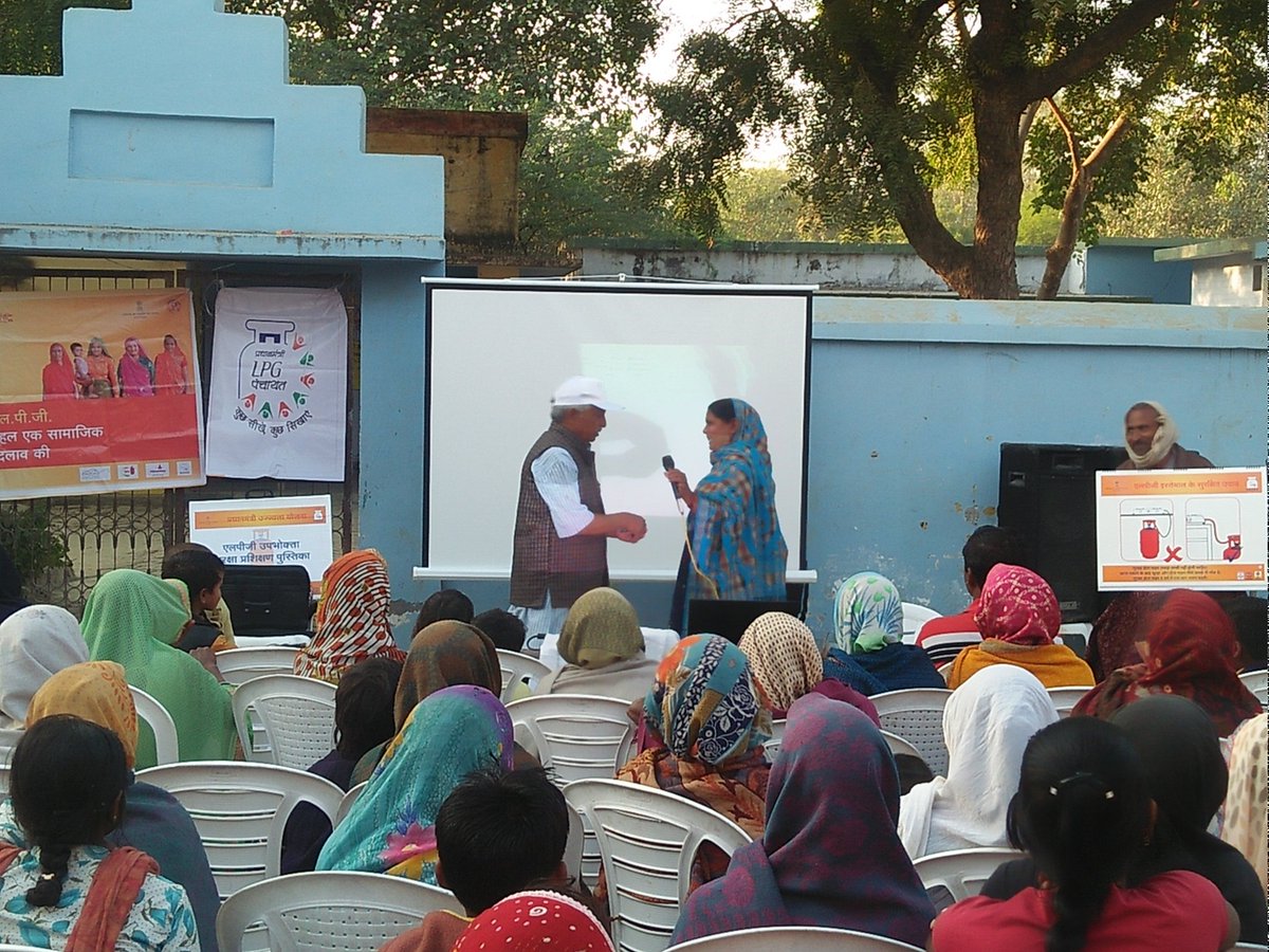 DNO_AMETHI's tweet photo. Lpg Panchayat conducted at Vill Patti Rahey Kaithval, Distt. Raebareli @HPCL @dpradhanbjp @AshutoshJindalS @MustyalwarShyam @RajeshKTiwary1 @yourschaudhary @iammohitdhawan @Rg03Goel https://t.co/VArUKSy8f1