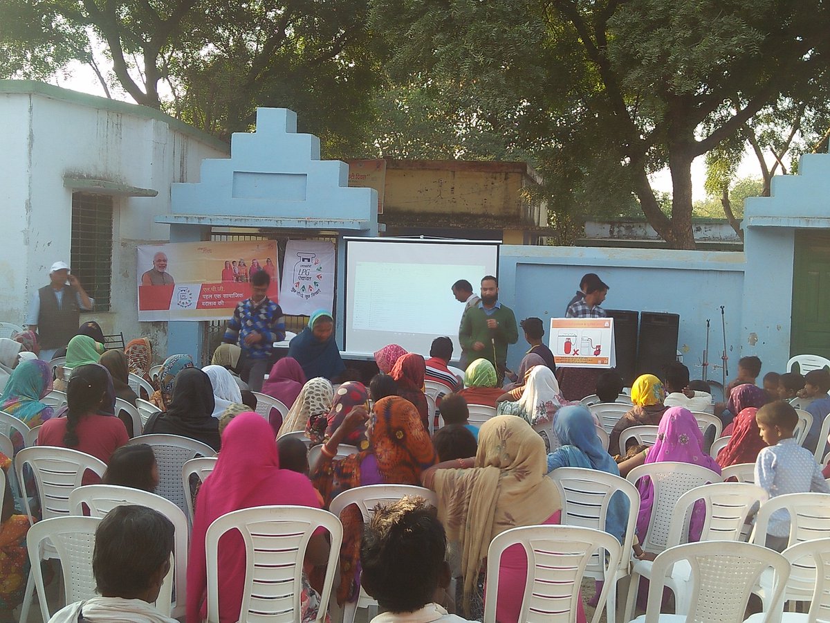 DNO_AMETHI's tweet photo. Lpg Panchayat conducted at Vill Patti Rahey Kaithval, Distt. Raebareli @HPCL @dpradhanbjp @AshutoshJindalS @MustyalwarShyam @RajeshKTiwary1 @yourschaudhary @iammohitdhawan @Rg03Goel https://t.co/VArUKSy8f1