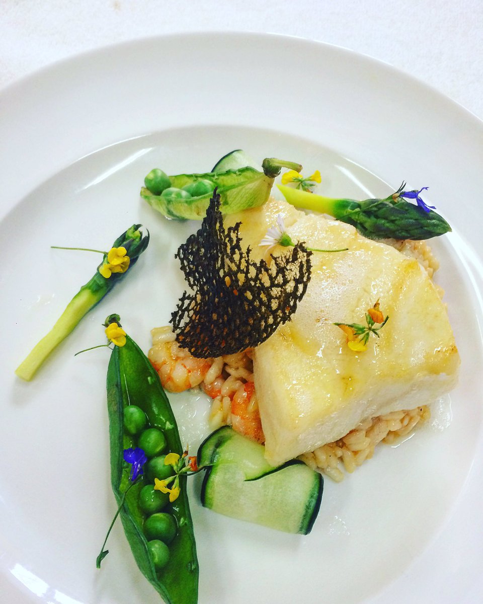 ChefPedroandres's tweet photo. #Mero con salsa de caldo de locos, arborio con mantequilla de camarones, verduras pochadas, #fish #mercato #fresh #cheflife https://t.co/nf1ArUiiNR
