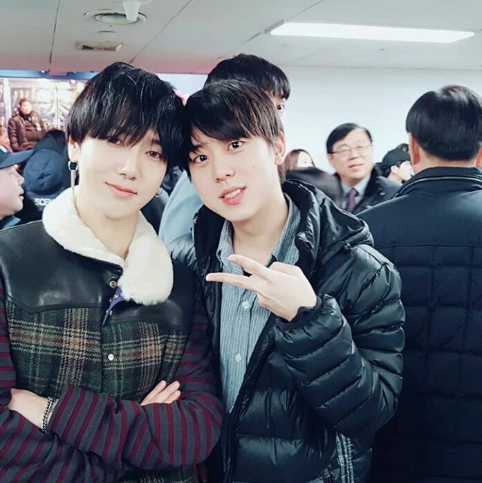 13elieveSG's tweet photo. [HQ PIC] 171217 ohyunmin Instagram Update - Backstage with our gorgeous Heechul and Yesung~ [2P] https://t.co/KcbcqHufJY