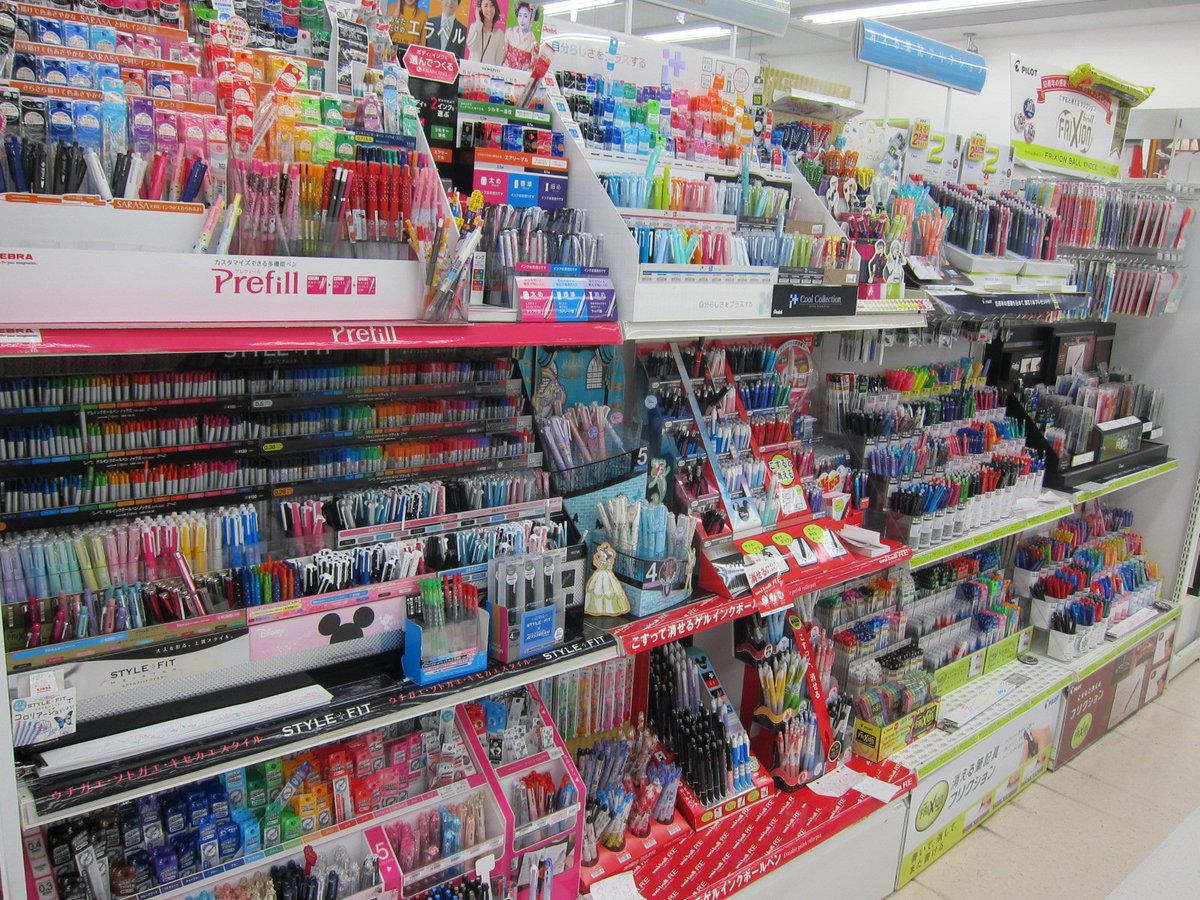 コーチャンフォー Coach Four コーチャンフォー 各店の文具コーナーは 文房具店の顔である筆記具が全店大充実 新川通り店は筆記具だけで６５００種類以上あり 筆記具マニアにはたまらない品揃えです 期間限定で名入れサービスも実施しております