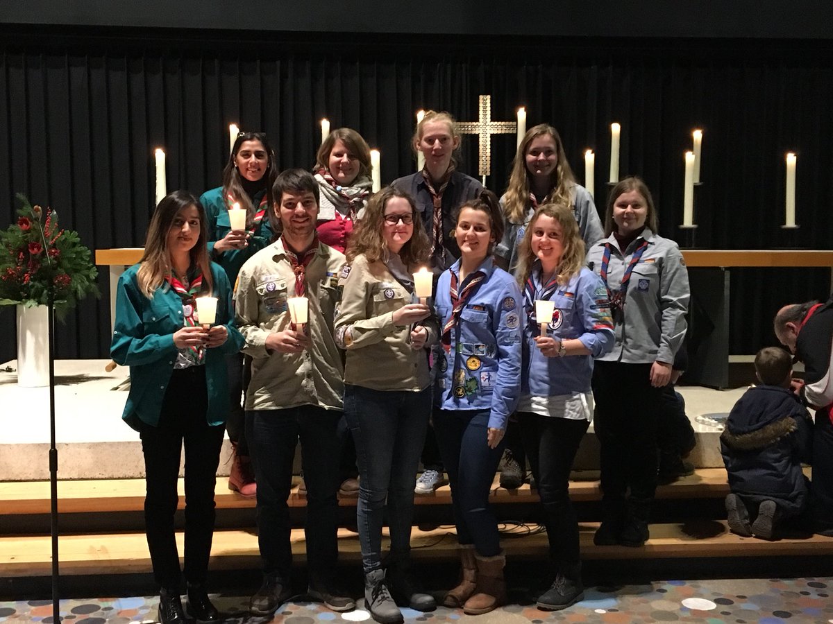 Eben haben wir das Friedenslicht in der Gedächtniskirche abgeholt und ab morgen kann unsere Tour durch die Bundesministerien und -institutionen starten. Begleitet uns hier oder auf Facebook während unserer Tour. #pfadfinden #friedenslicht