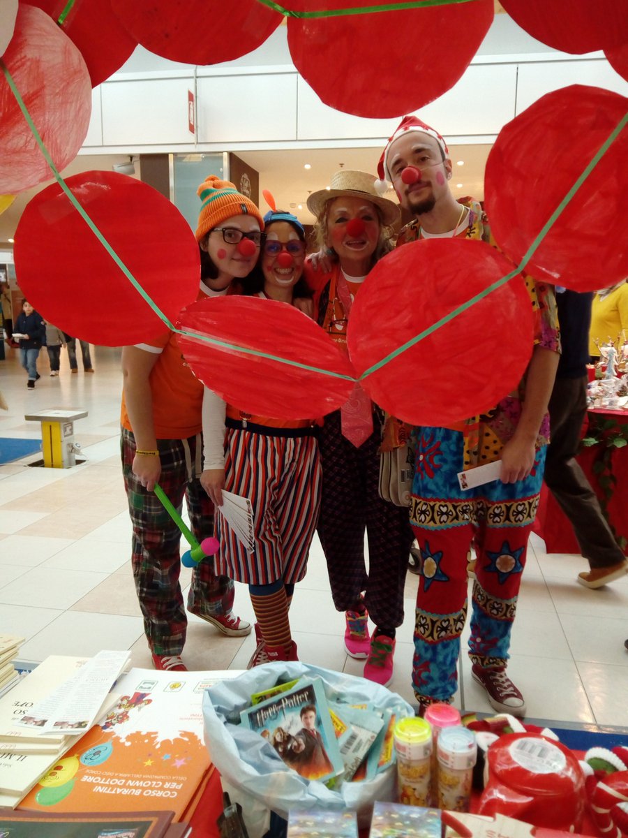 ClownDottori's tweet photo. Giornata divertente dei #clowndottori all'#Emisfero di #Monfalcone
#clownterapia https://t.co/nsQHCX1Ays