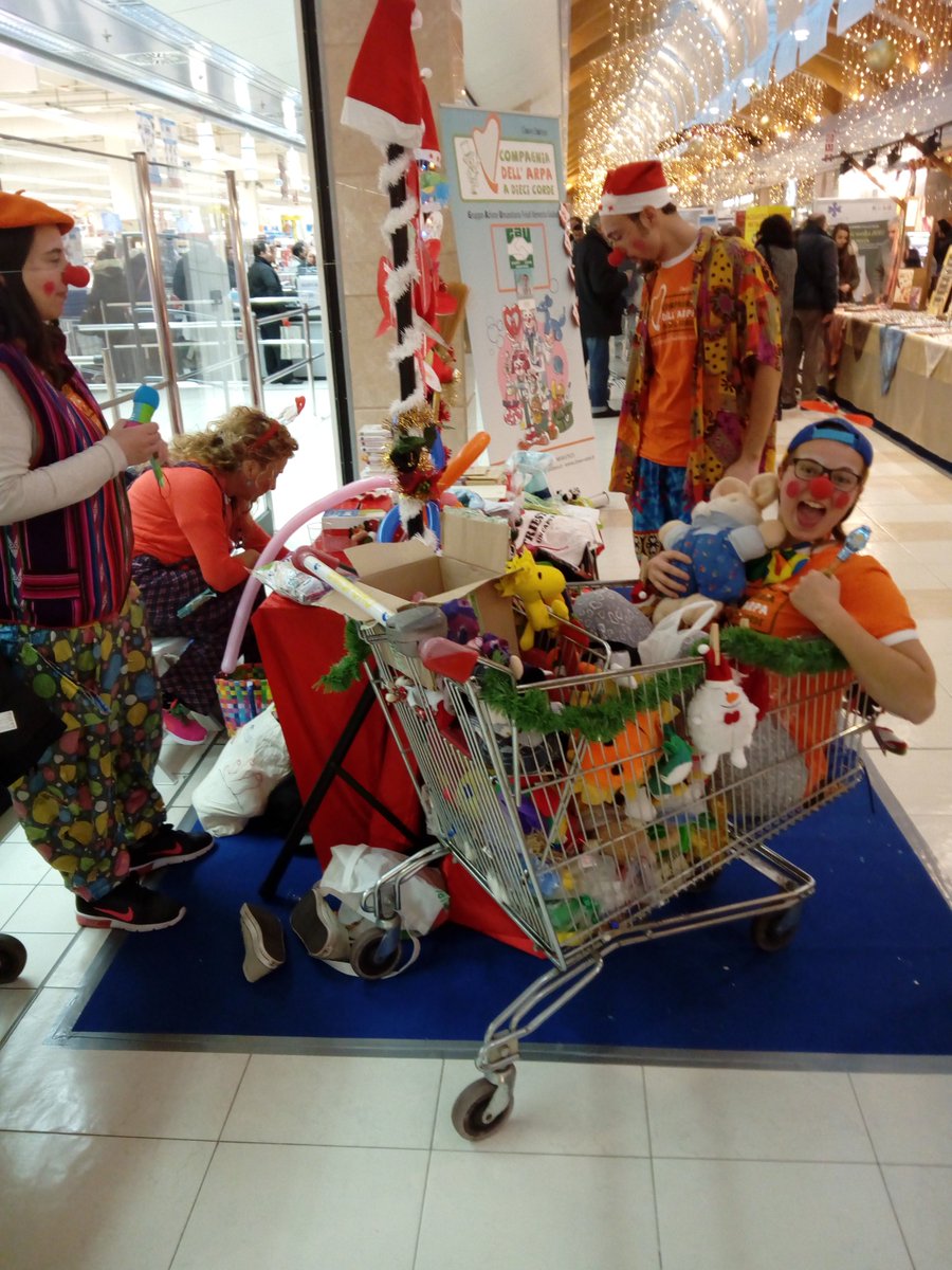 ClownDottori's tweet photo. Giornata divertente dei #clowndottori all'#Emisfero di #Monfalcone
#clownterapia https://t.co/nsQHCX1Ays