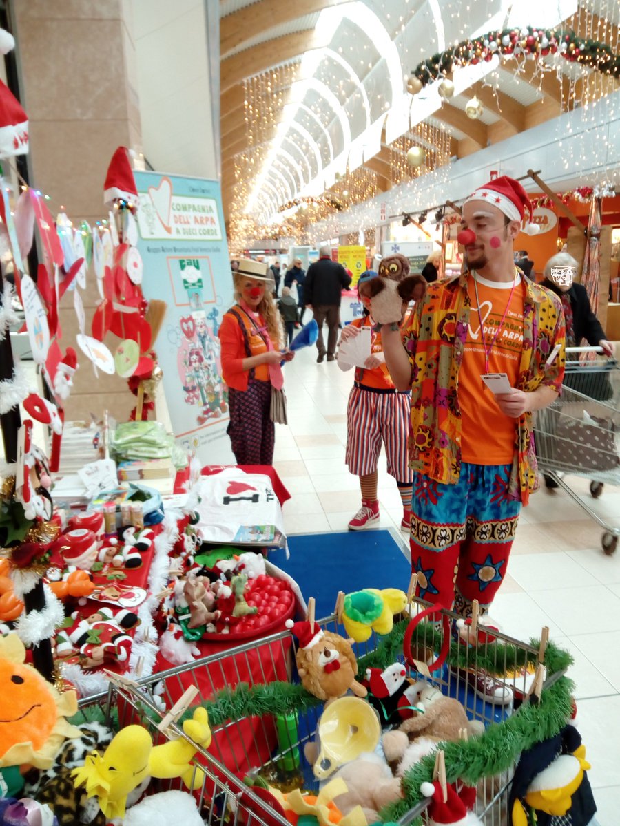 ClownDottori's tweet photo. Continua la giornata dei #clowndottori all'#Emisfero di #Monfalcone
#clownterapia https://t.co/1MrjVgjHk2