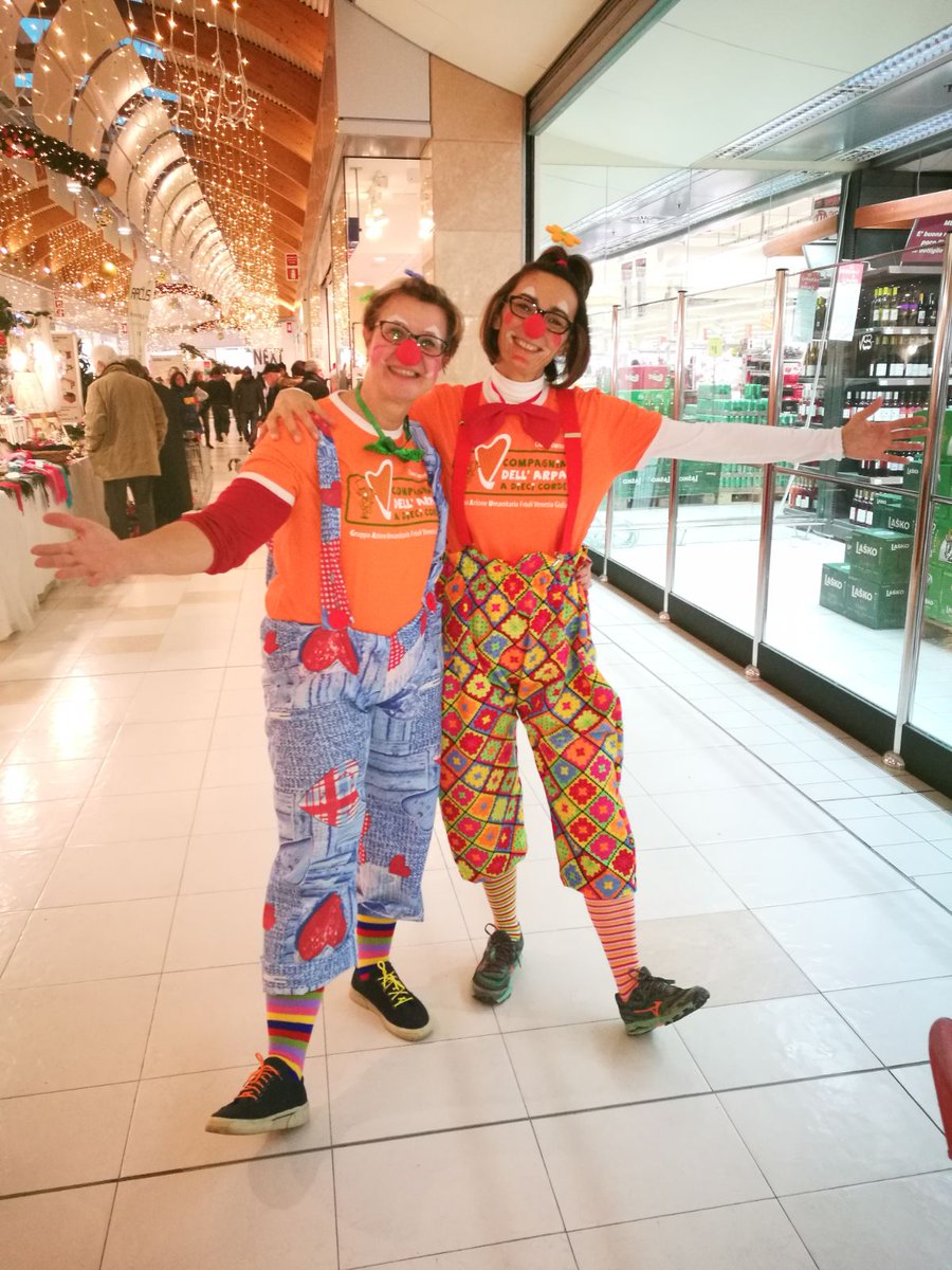 ClownDottori's tweet photo. Continua la giornata dei #clowndottori all'#Emisfero di #Monfalcone
#clownterapia https://t.co/1MrjVgjHk2