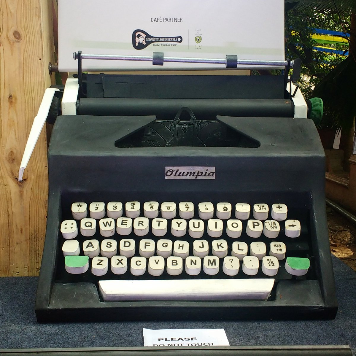 agarwalsonika7's tweet photo. Magical typewriter at the @TimesLitFest 2017. Was great listening to @devduttmyth twice! 😊
Goes without saying that I will make a vlog soon...
#tlf17 #TLF2017 #TimesLitFest2017 #TimesLitFest #tlfmumbai #mumbai #india #art #event #Explore #photography https://t.co/bwkJ7WsZyk