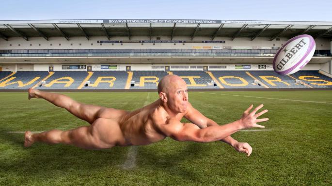 TimesSport's tweet photo. What's the best way to celebrate turning 4⃣0⃣?

@stringer9 decided to get naked and throw rugby balls around. The latest #MySportingBody with the @WorcsWarriors scrum half. 

📸 @MarcAspland
✍ @AlexMLowe

https://t.co/AgCG9PdOsY https://t.co/206xH1IFVa
