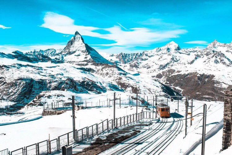 lena_aina's tweet photo. I can't wait to see the Matterhorn again. It's such a magical mountain. 

#switzerland #matterhorn #travel #travelblogger #travelphotography https://t.co/zt3331znHY