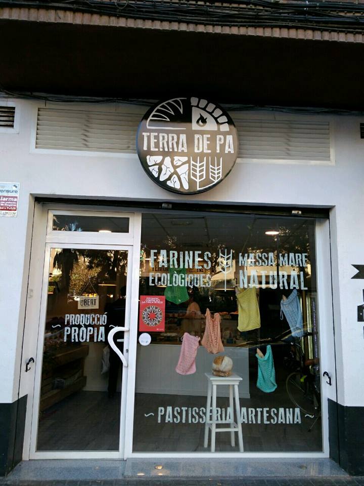 On trobar la #cascadeReis per Nadal? 
Si ets prop de Patraix o de Tres Forques, acosta't a Terra de pa (Carrer de l'Arxiduc Carles, 81) 😋
#Nadalvalencià #NadalVLC #tastaldací #casca <a href="/terra_de_pa/">Terra de pa</a>