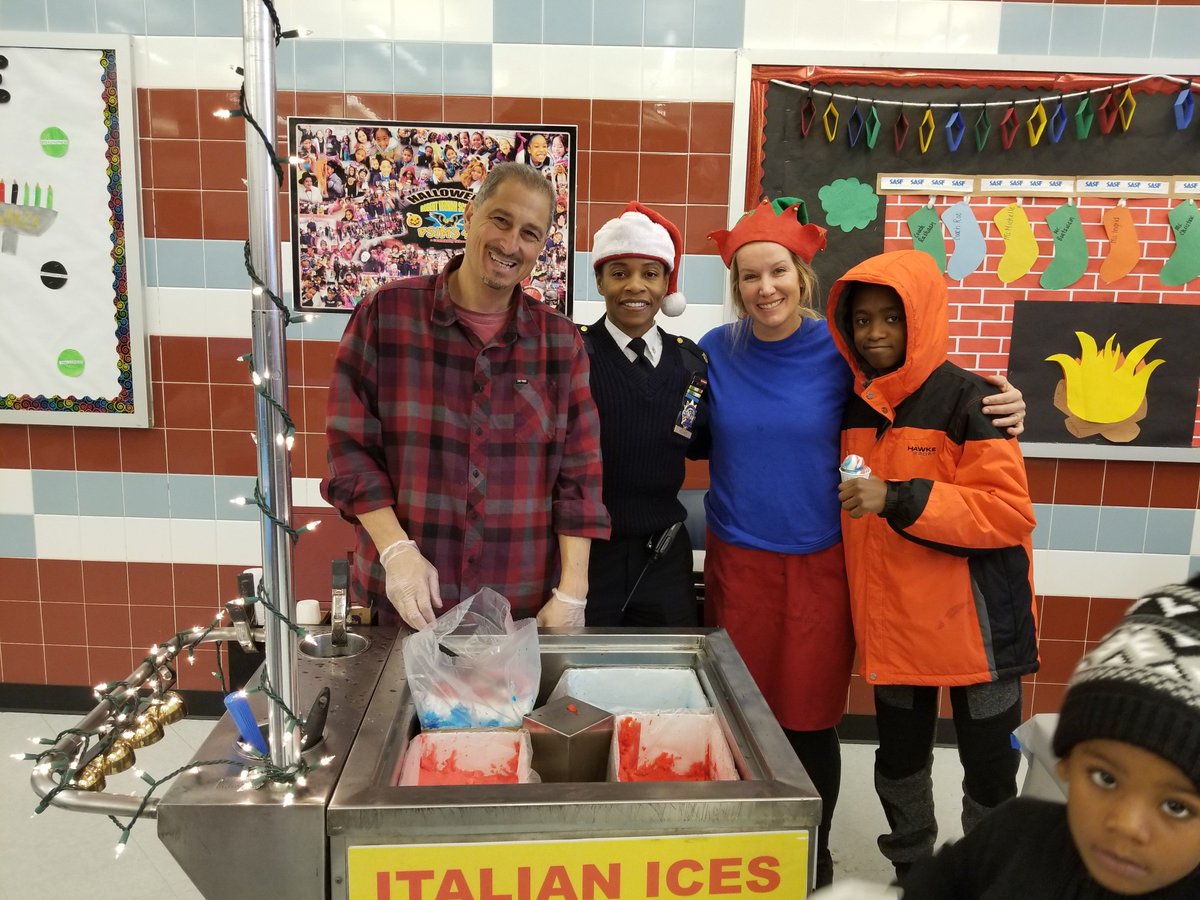 NYPD100Pct's tweet photo. We are very gracious to all the vendors who donated to make this event successful! Special thanks to Principal Finn of PS/MS 42 for providing us the space to entertain the Rockaway Community! @NYPDQueensSouth #BlueSanta https://t.co/wjVZwPU0Pf
