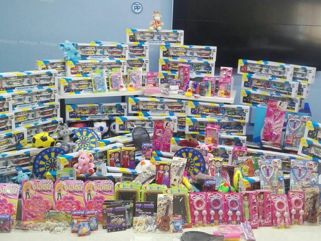 ⭕ Esta mañana hemos hecho entrega a Zapas Solidarias de los juguetes recogidos en nuestra campaña solidaria "Sin juguetes no hay sueños". Más de 2000 niños podrán disfrutar de sus juguetes estás Fiestas gracias a la iniciativa de Zapas Solidarias ¡Enhorabuena!