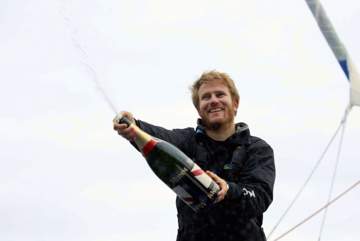 Cartman971's tweet photo. Champagne, joie et émotion pour le nouveau recordman du tour du monde @francoisgabart #trimaranMACIF #RecordTourDuMonde #Extramerestre https://t.co/dPrzpLLbfn