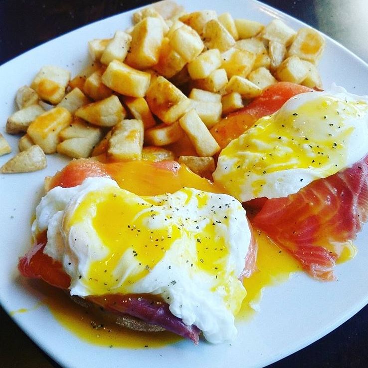 Your new voicemail - “Busy brunching at Molly’s. Call back later.” 
Looks good @gaming_and_glitter. Come back for another soon. 
#MollyMalones #OnlyMollys