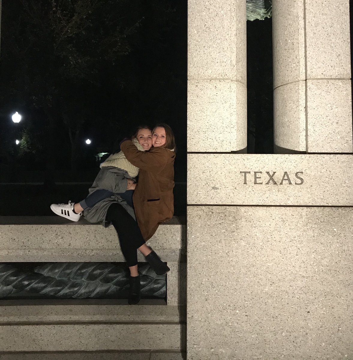 gretch_fetch_'s tweet image. Congrats @ijustdontclaire!! You are going to do some absolutely amazing things ❤️ #2017AUGrad