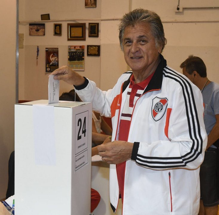 juanabalmedina's tweet photo. #RiverVota #MasRiver #VamosRodolfo  ✉️ ⚪️🔴⚪️

¡Comenzaron las elecciones! Ya podés acercarte a votar, recordá traer tu carnet de socio, tu DNI y tener octubre pago.
📌 Porque estamos orgullosos y agradecidos de todo lo logrado en estos años!!! ➡️ https://t.co/ezQFwXLoLM https://t.co/8gqpGNgj8l