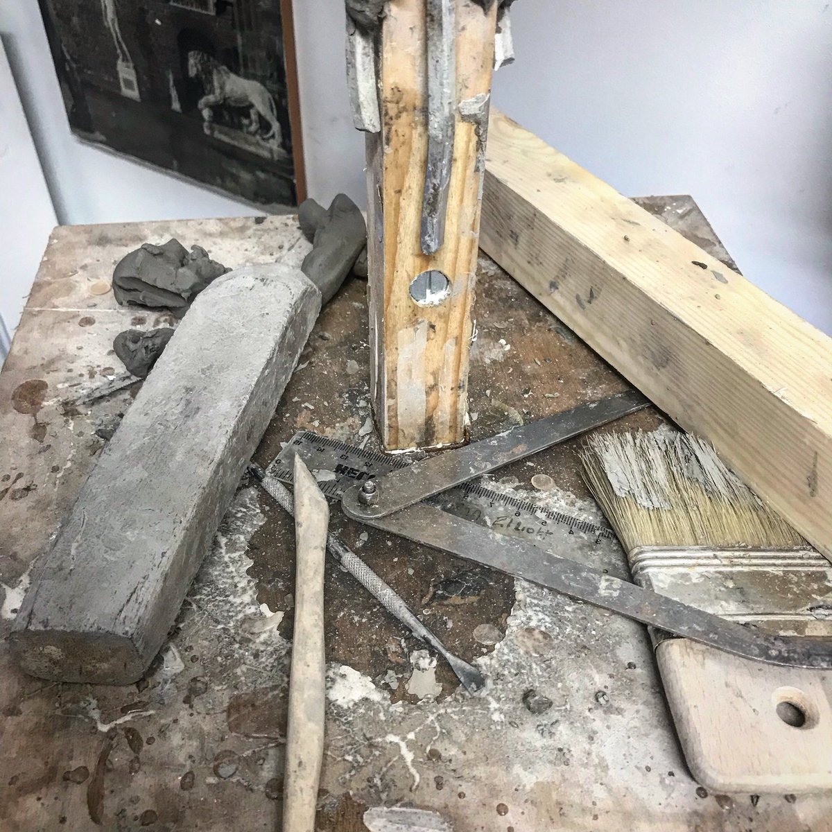 nicolas_laborie's tweet photo. In the studio admiring artist @EmmaElliottArt and her student creating art is fascinating. A  privilege to see a talented working artist teaching 🙏 #privateteaching #luckystudent https://t.co/3QQA4JuEUV