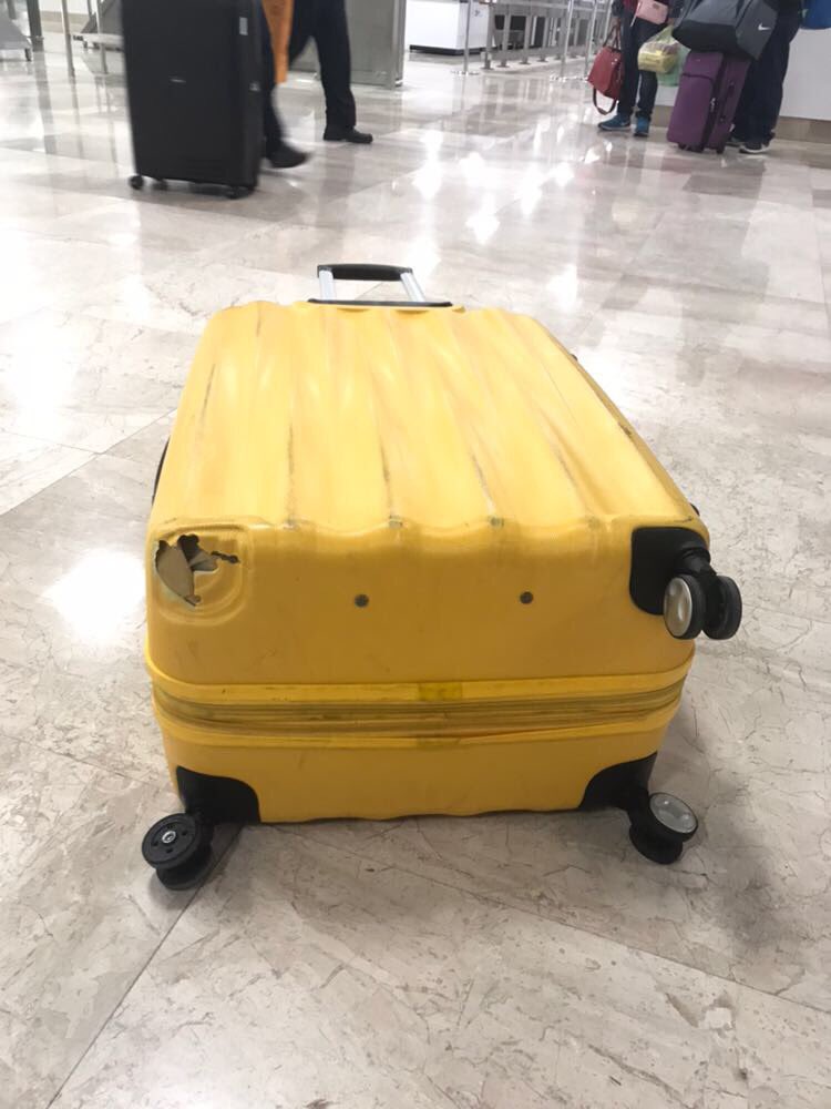 Esto es lo que pasa con el Equipaje <a href="/AM_Escucha/">Aeroméxico escucha</a> no es posible que no tengan a nadie que se haga responsable...