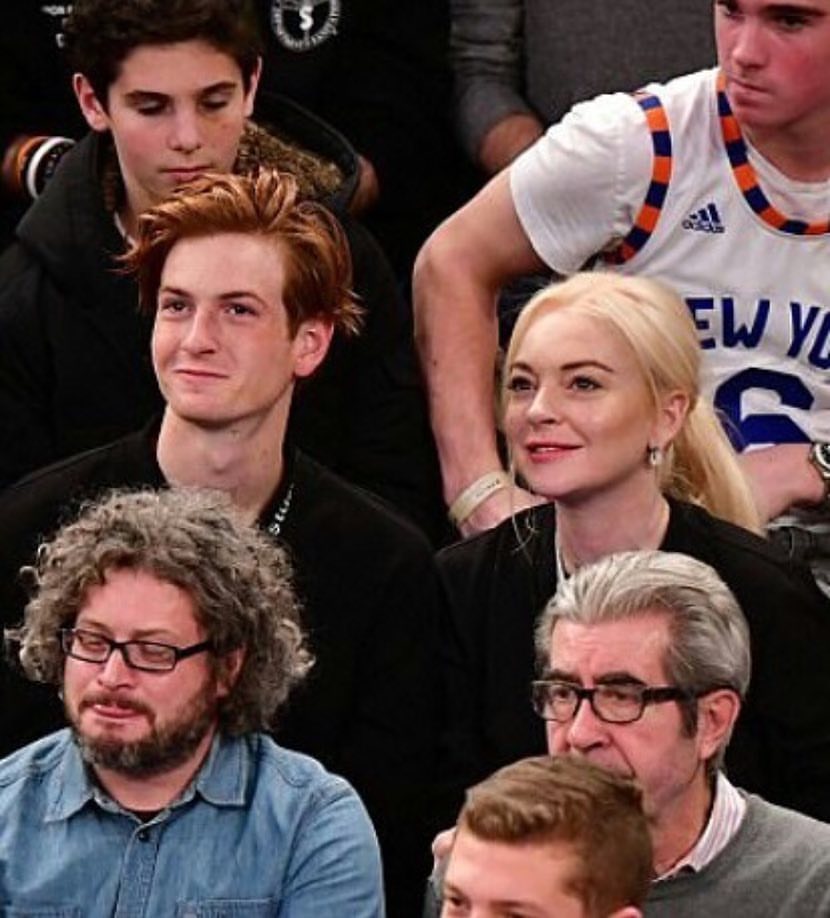 WebLindsayLohan's tweet photo. Lindsay Lohan (@LindsayLohan) Was seen last night with her brother Dakota Lohan in New York City. 😁 https://t.co/MzaJwLOQSG