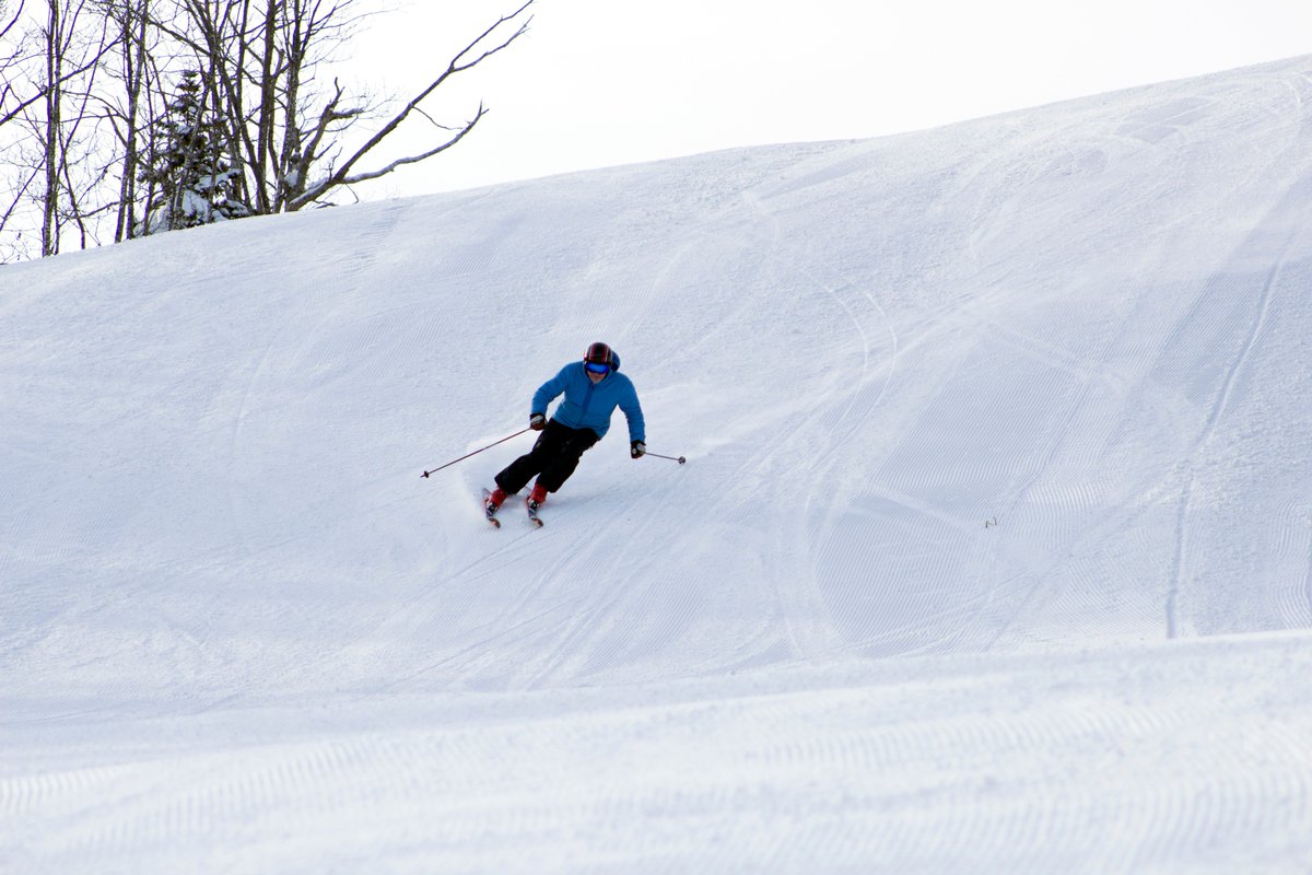 CROTCHED_MTN's tweet photo. Another stellar day out there. High of 22 with light winds and plenty of corduroy to go around #openingweekend #maketurns https://t.co/ftIUVSgG3c https://t.co/XmzzoxHW66