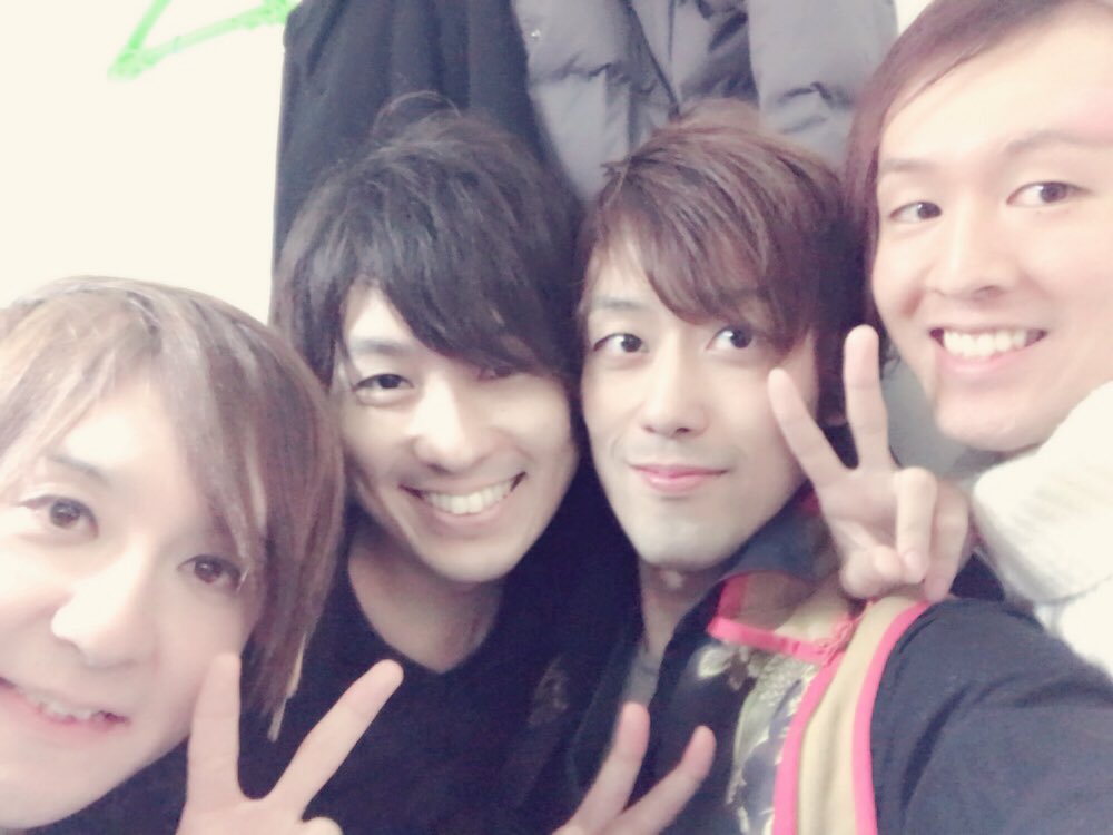 ryokumafire's tweet photo. 本日はささカフェ定期ライブお越しいただきありがとうございました!!
ゲストなのにいつも温かく接してくれるささカフェファンの皆さんホント感謝です!(≧∀≦)
ありがとうございました!!
楽屋での写真をば
#ささカフェ #SweetVampire https://t.co/NGviWtMKBj