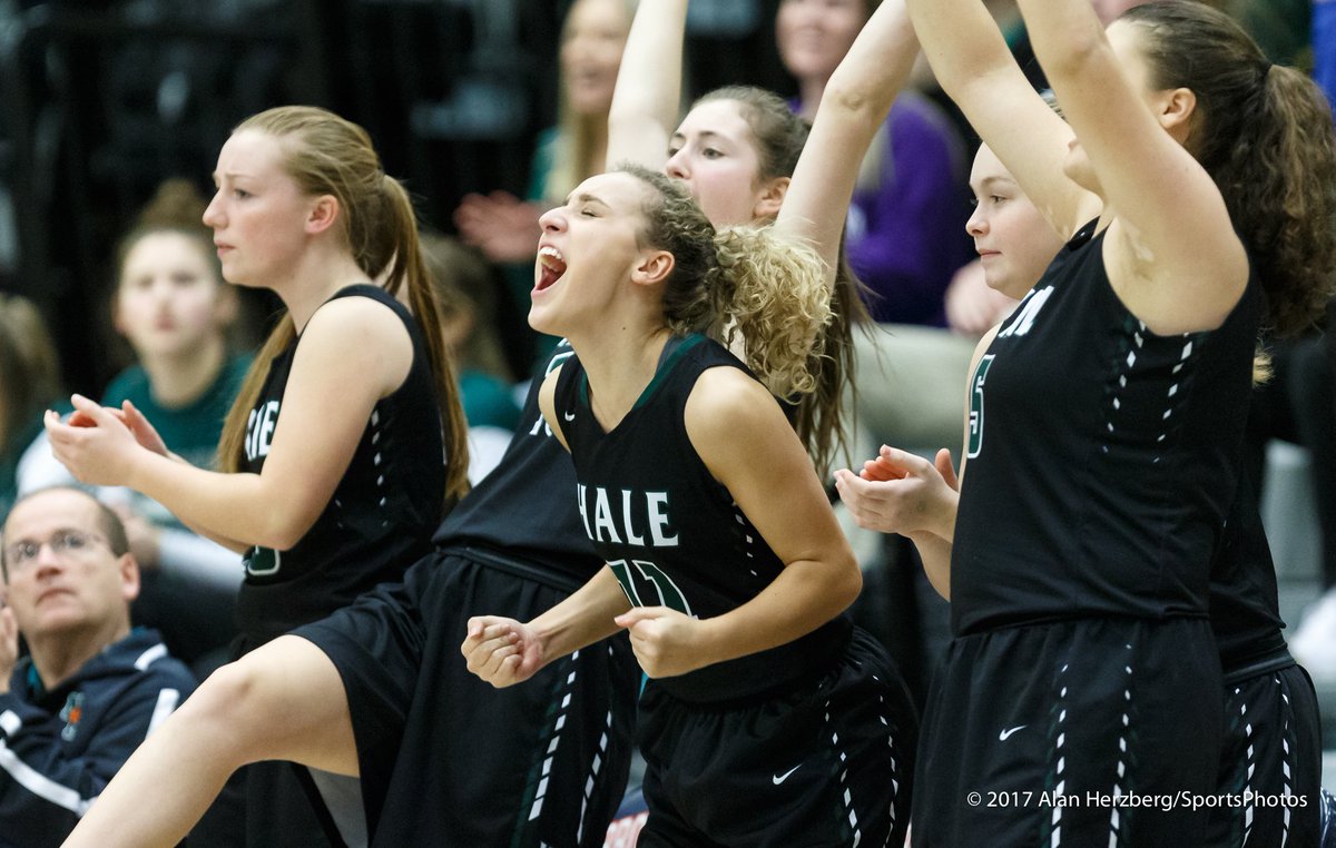 AlanHerzberg's tweet photo. Photos from @HaleVarsity vs Brookfield East are online at https://t.co/csXiC20Llj https://t.co/3Nz1nx8xFg