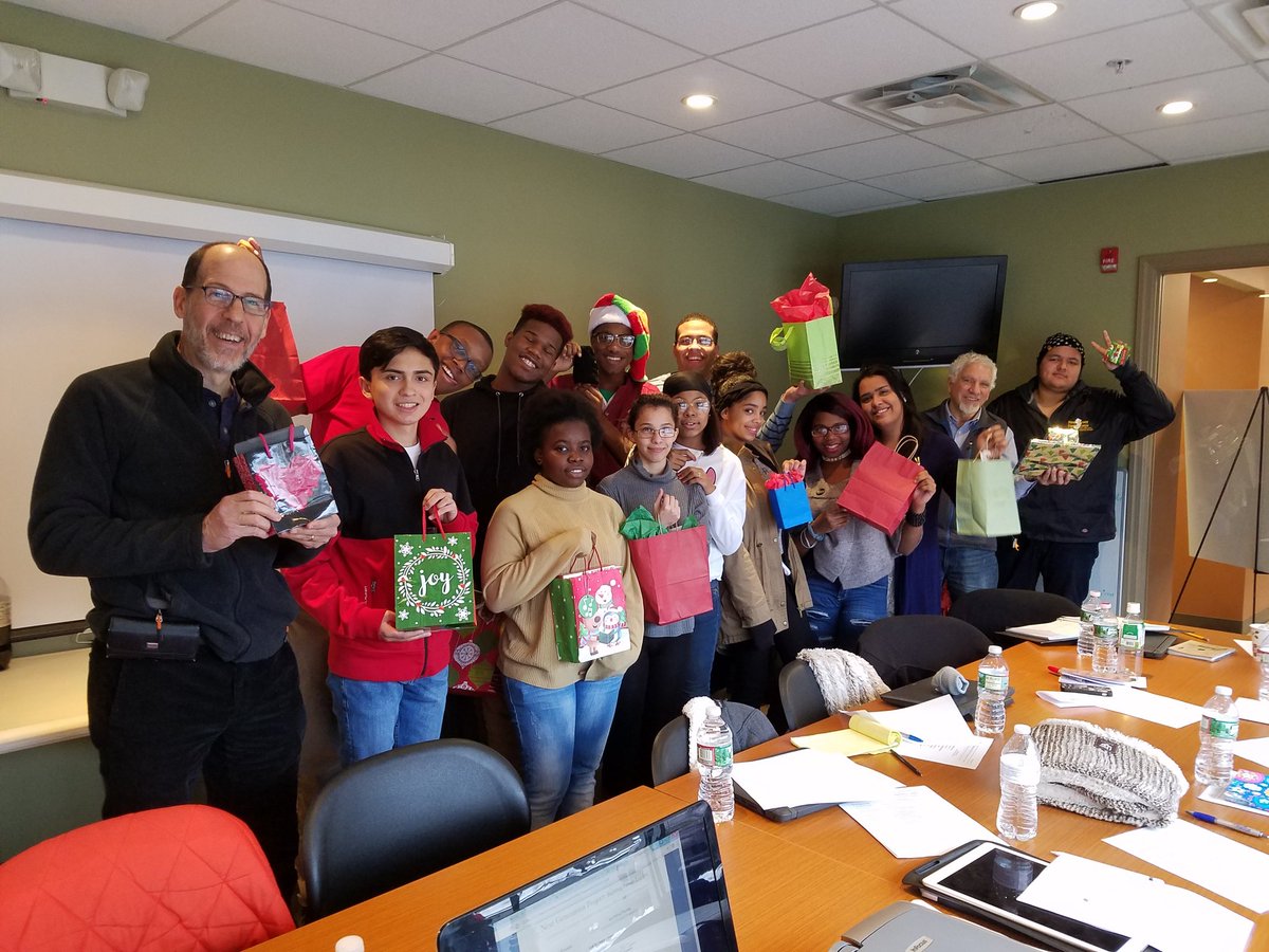 gwelizabeth's tweet photo. Gift exchange at #NJHI #PreparingNextGenCommunityLeaders #GROUNDWORKELIZABETH meeting. Working towards Summer program to improve community health. Thanks to #SHAPINGELIZABETH. Keeps eyes open for social media campaign. https://t.co/SJdDX0WxJT