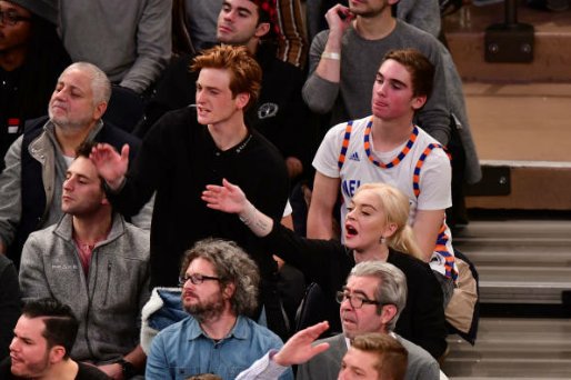 WebLindsayLohan's tweet photo. Lindsay Lohan (@LindsayLohan) and Dakota Lohan attend the Oklahoma game at Madison Square Garden on December 16, 2017 in New York City. ❤ https://t.co/LQfxtWgise