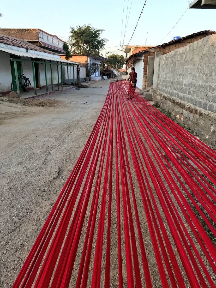 LyfInTransit's tweet photo. Been to best countries, cities, places, villages? What about the best streets in India? My search for Pochampally Ikkat sarees took me to Koyalgudam and I came across the most beautiful streets. #TextileTrail #MyHeritageJourneys https://t.co/1CwBgsYn6W