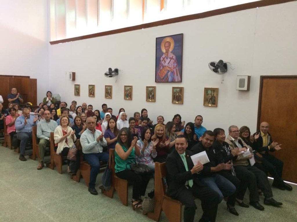 FmedLUZ's tweet photo. Misa de Aguinaldos organizada por la Facultad de odontología, Facultad de Medicina y las Cajas de Ahorro en conjunto con la parroquia universitaria de LUZ https://t.co/Gcdqn3rZys