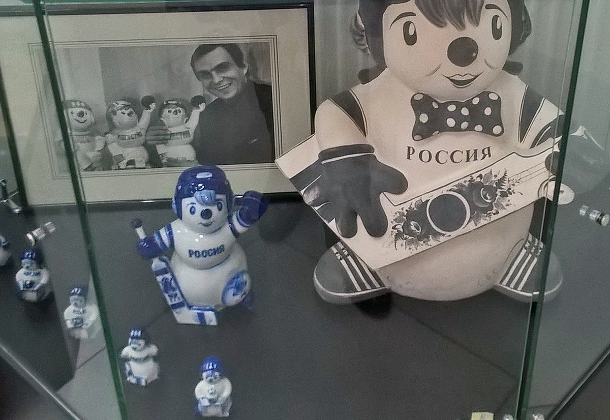 Выставка "Музей-Декабрь-Хоккей" - в Парке Легенд
#гжель #gzhel #хоккейгжель #выставкагжель #ПаркЛегенд #объединениегжель #снеговикгжель #хоккеистгжель #парклегендгжель