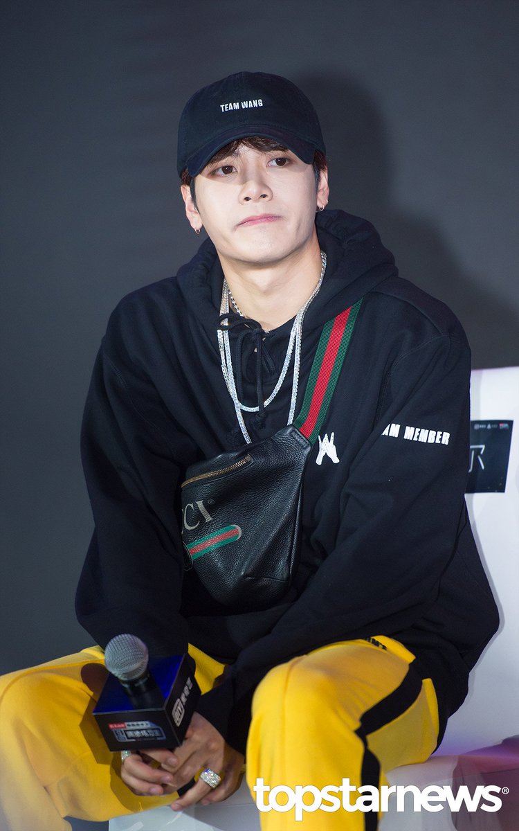 Jackson Wang France á´á´á´á´á´¡á´É´É¢ X É¢á´á´7 On Twitter Weibo 171217 Got7 Jackson Jacksonwang ì­ì¨ Conference De Presse D Idol Producer Https T Co Kfdoee9pof Https T Co 0g7esp7rmd Https T Co M2x0cmxvs4 Https T Co Zqtglmw2ye