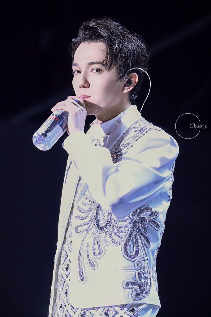 Dimash_Chaser's tweet photo. 171216 D-Dynasty
@dimash_official 
#dimash #DQ #dears https://t.co/250vJupbR0