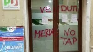 Si può essere o meno d’accordo, ma usare #violenza per dissentire è da condannare senza se e senza ma!
Tutta la mia solidarietà a <a href="/TeresaBellanova/">Teresa Bellanova</a> per il raid a #PdMartano, ma condanna sia unanime, a cominciare da #Emiliano a cui chiedo di condannare pubblicamente atto