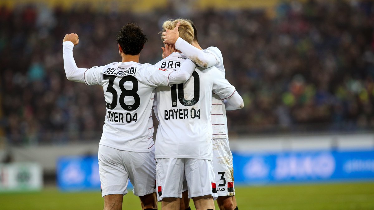 BayerDG's tweet photo. ¡¡FINALIZA EL PARTIDAZO EN EL HDI-ARENA!!

Hannover 96 4-4 Bayer Leverkusen

0-1 🇩🇪 Julian Brandt
1-1 🇹🇬 Ihlas Bebou
2-1 🇩🇪 Niclas Fullkrug
2-2 🇨🇭 Admir Mehmedi 
3-2 🇩🇪 Felix Klaus
3-3 🇯🇲 Leon Bailey
3-4 🇯🇲 Leon Bailey
4-4 🇩🇪 Julian Korb

#StarkeBayer https://t.co/1vjD90lgCM