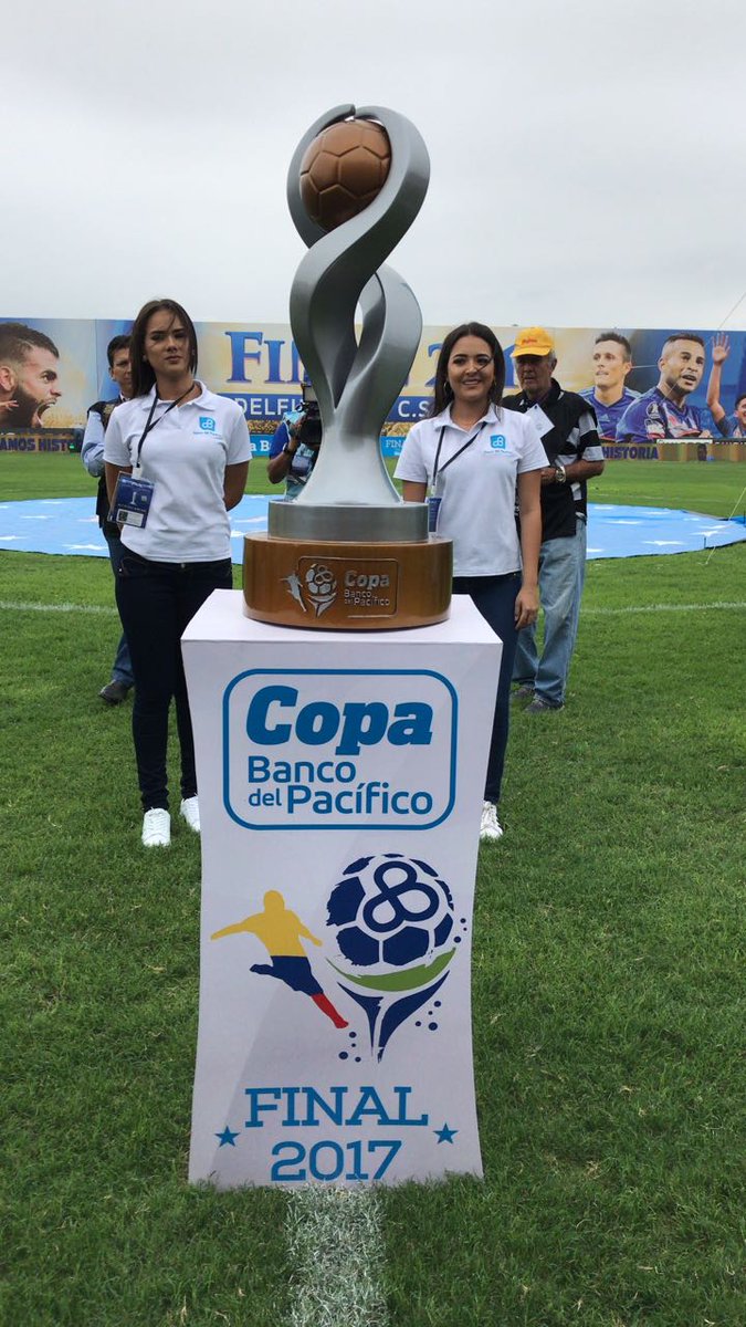 BancoPacificoEC's tweet photo. La #CopaBdP en la cancha previo a la gran final. https://t.co/Tr44qxp0zd