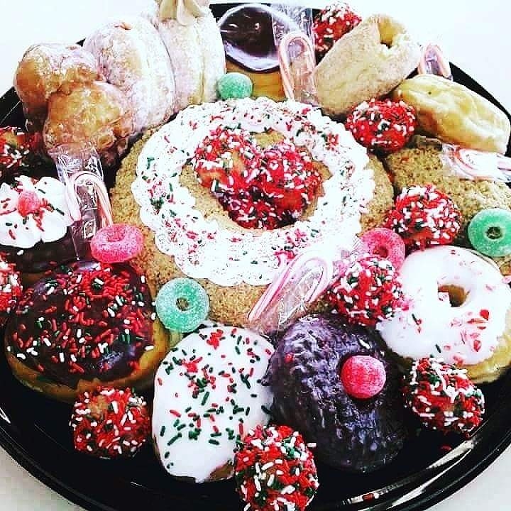 PaulasDonuts's tweet photo. Large Texas Donut Platter $29.95.
Texas Donut, 1Dz DONUTS, 1Dz Donut Holes & seasonal candy.
Please call ahead.
Sheridan Dr./ Tonawanda 862-4246
Main St./ Clarence 580-3614
Union Rd./ West Seneca 771-1740
#letusbakeforyou #perfectforparties #donuts #everyonelovesdonuts #sunday https://t.co/1KlGT4V89T