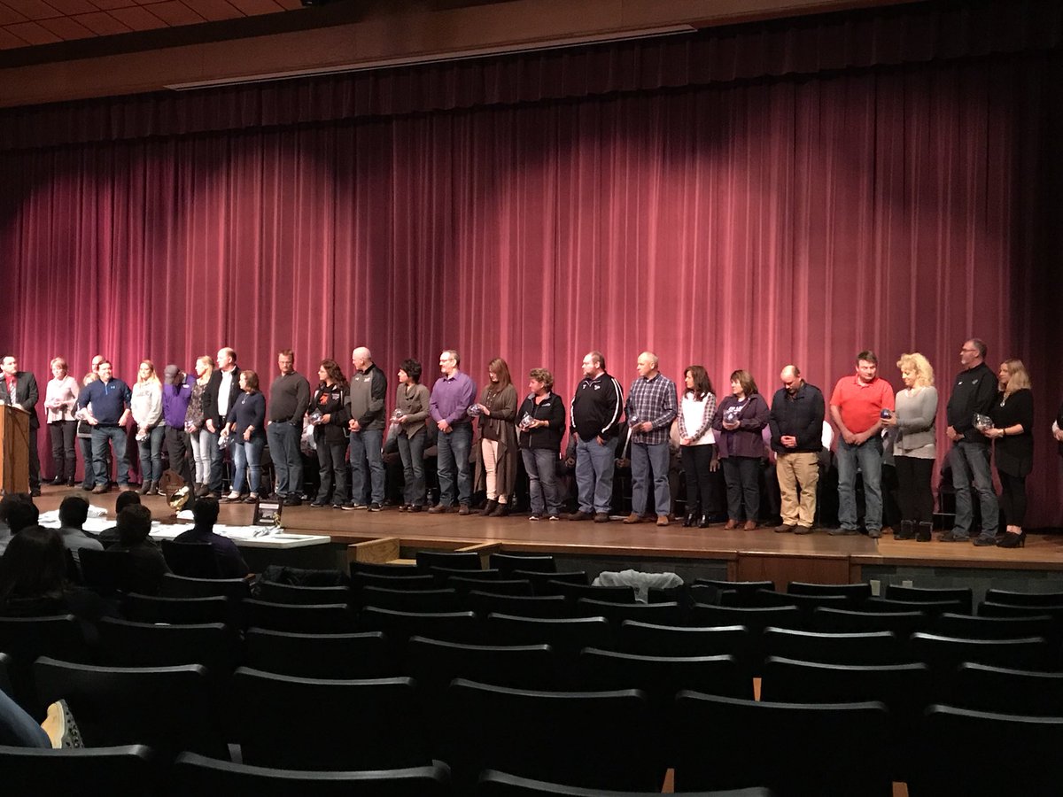 Reedsburg_AD's tweet photo. State Champions Teams come from State Champion families. Thank you to the parents for everything you did this FB season. #thekee GO WARRIORS! https://t.co/qutDayKYaV