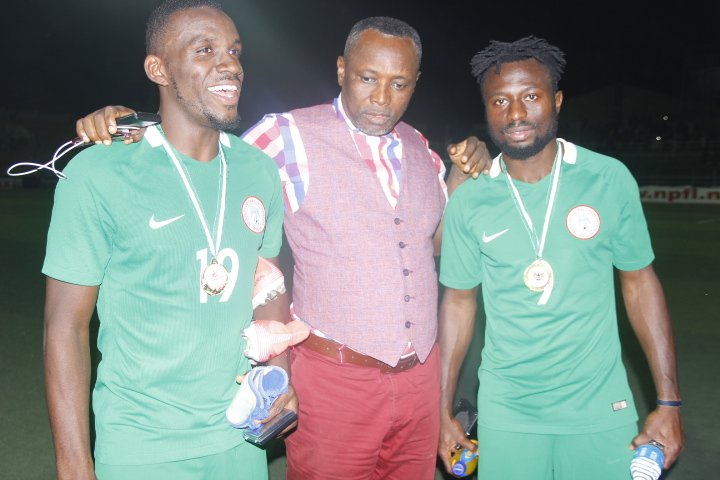 LobiStars's tweet photo. @LobiStars Supremo, Mike Idoko joins duo of @ToniOkpotu and Kingsley Eduwo after winning #NPFLInvitational2017 with @NGSuperEagles. https://t.co/BWLbx6uH8Z