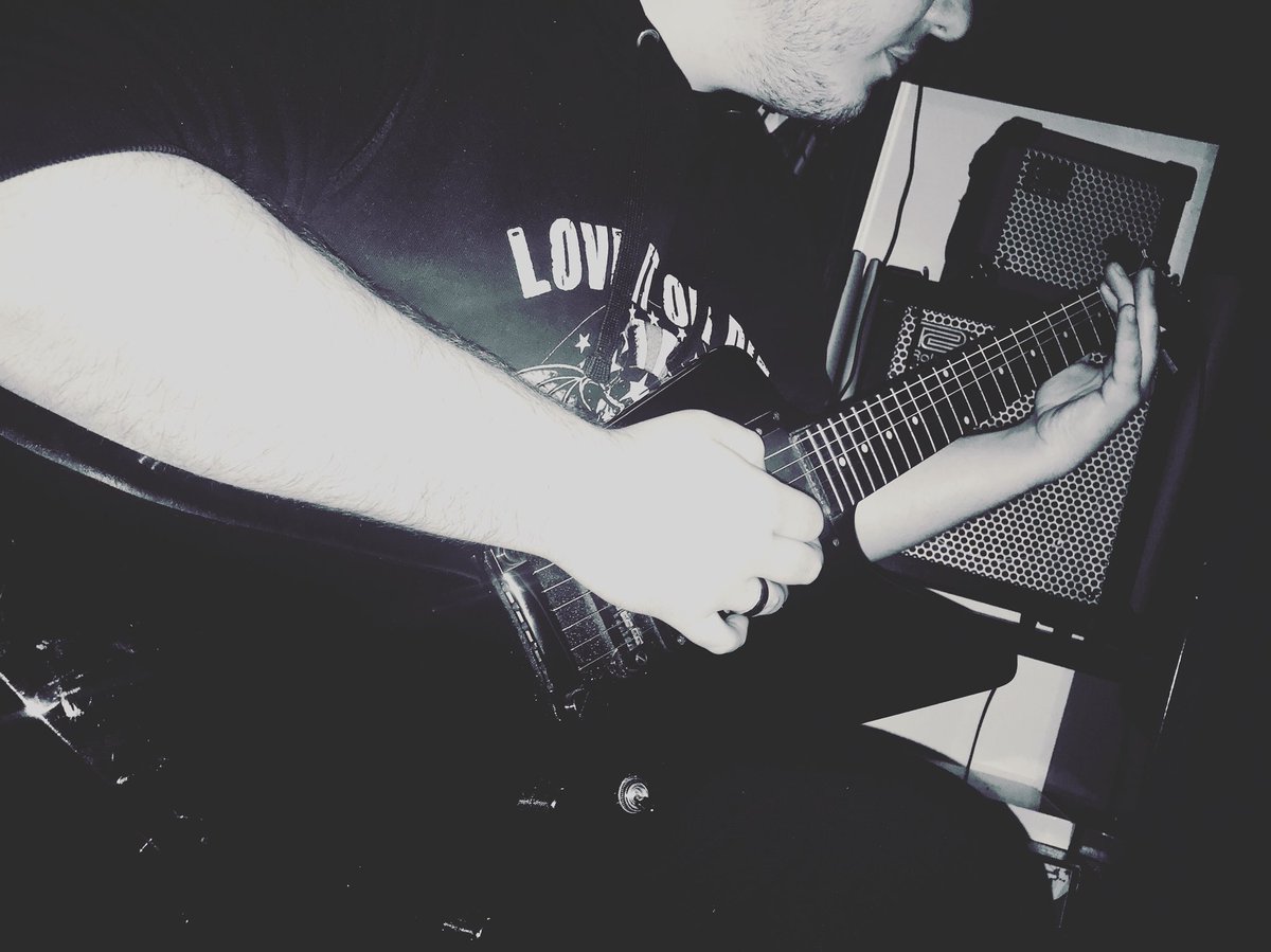 WeNeverFallBand's tweet photo. @fuckingbosslink #DayAndNightSunday https://t.co/4BHpYlVMPE