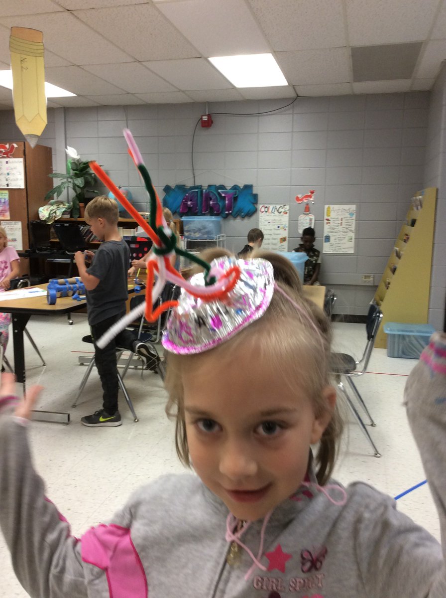 ChellSmithSFT's tweet photo. @ktlms Here is the awesome fascinator my second grade student made. https://t.co/kNg6G3uCi4