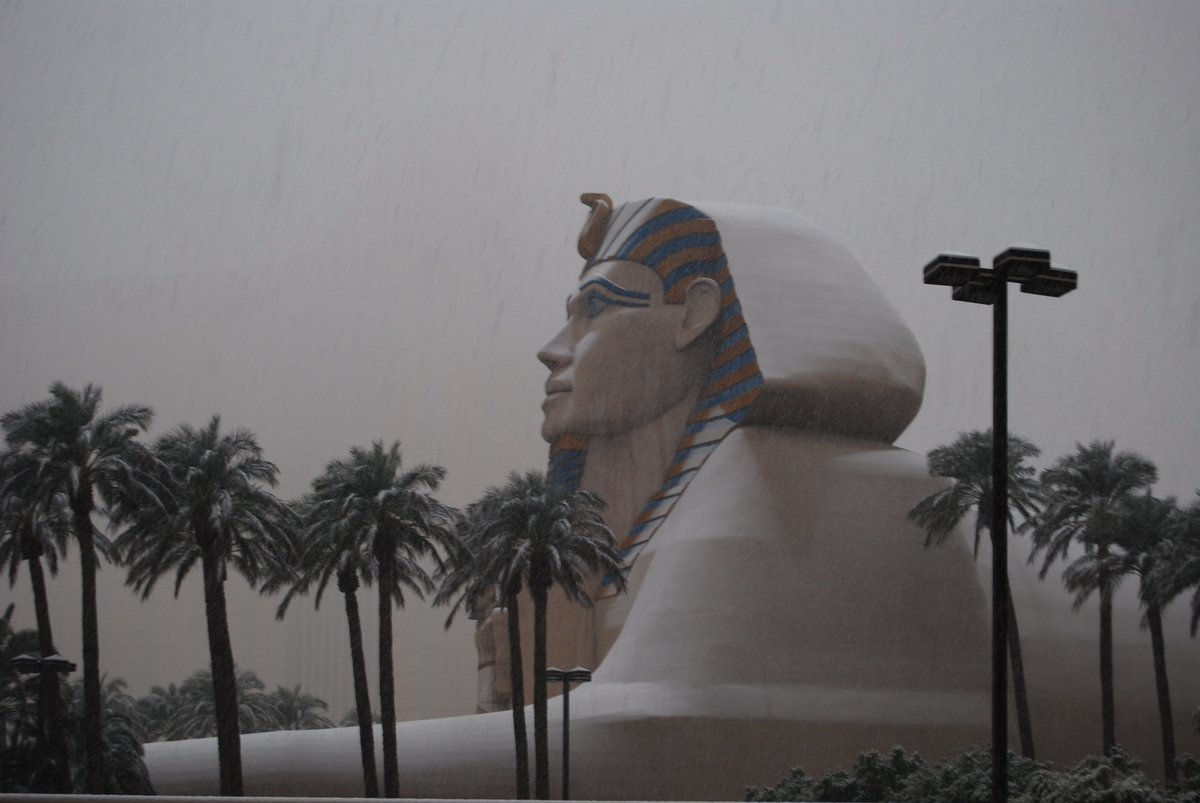 NWSVegas's tweet image. On this day in 2008, an official measurement of 3.6&quot; of snow fell in Las Vegas, with some parts of the valley observing as much as 10 inches!  #VegasWeather #nvwx