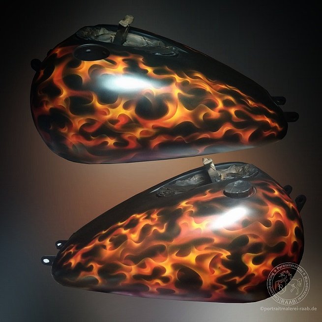 drachenpunzel's tweet photo. Ein von mir mit Airbrush bemalter Harleytank. Fehlt nur noch der Klarlack. #airbrush #harleydavidson #custompainting #flammen #motorcycle https://t.co/eDUgetmkTw