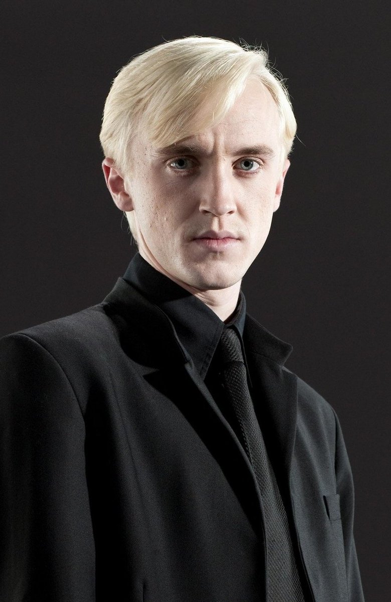 Harry_Potter_TM's tweet photo. ¿Con cuál de estos dos personas te quedas?  

RT - Ron Weasley 

Me Gusta - Draco Malfoy  

¡Que comience la batalla! https://t.co/YygjTnUi9q