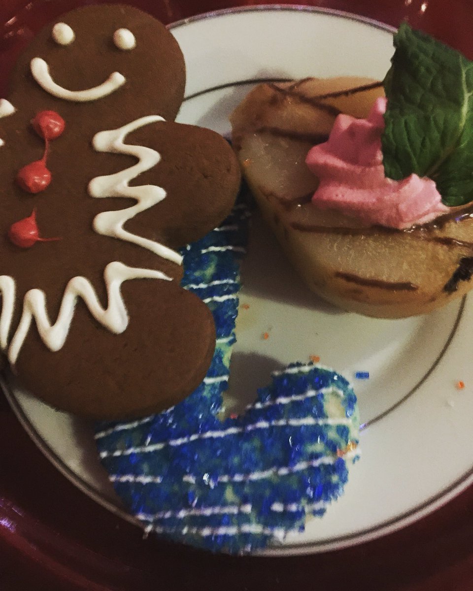 Photo of Friday night's party dessert 😋
#DeliciousDessert #NutritiousTreats #PearSlice #GingerbreadMan #ChristmasCookie #ChristmasTreats #ChristmasParty #ChristmasTime #HolidaySeason