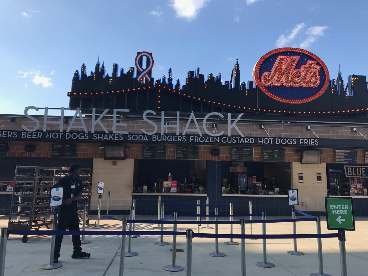 mariooslo's tweet photo. Es un sentimiento tan tan bonito #shakeShack 🤤 #MetsStadium #YanoMasHamburguesas @PChomina @astridmireles @CaRmS_mx https://t.co/auvHcUQRRS