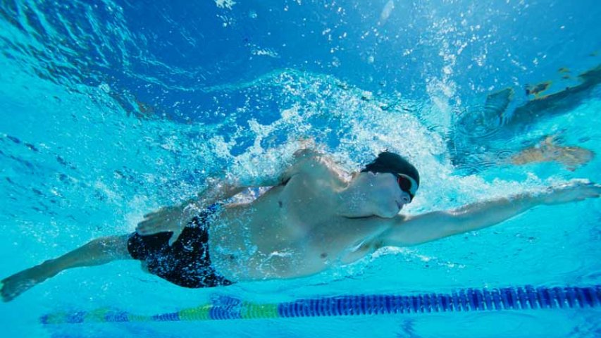 ¡Blinda tus hombros en natación!  Vía <a href="/sportlife_es/">Sport Life España</a> sportlife.es/deportes/natac…