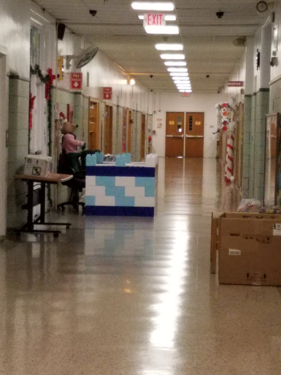 jmcgahan31's tweet photo. Enter our #School6Magic Kingdom at your own risk!  #CreativeLearningSpaces #EngagingLearnerEnthusiasmAtTheEntryway #QueenLoraine'sCastle @NCESPAnow @gmcgahan404 @OSchoolsPR @oceansidesupt @MoniqueCretell1 @kerri_schramm @oceansidelaxmom @EverBlock @DwyerTech https://t.co/R6sRA4tac4