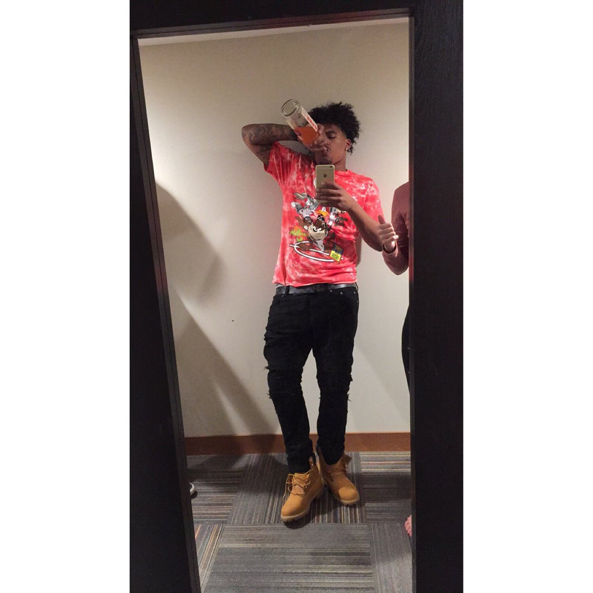 DeshawnMccabe's tweet photo. Raw and uncut🚱 lost footage 📸 https://t.co/oclArKxY2s